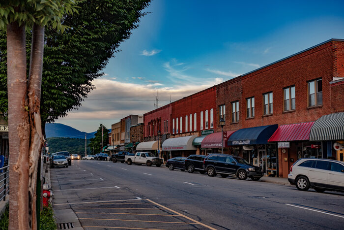 The main street in downtown Franklin, North Carolina, eight minutes from Cardinal Mountain Campground